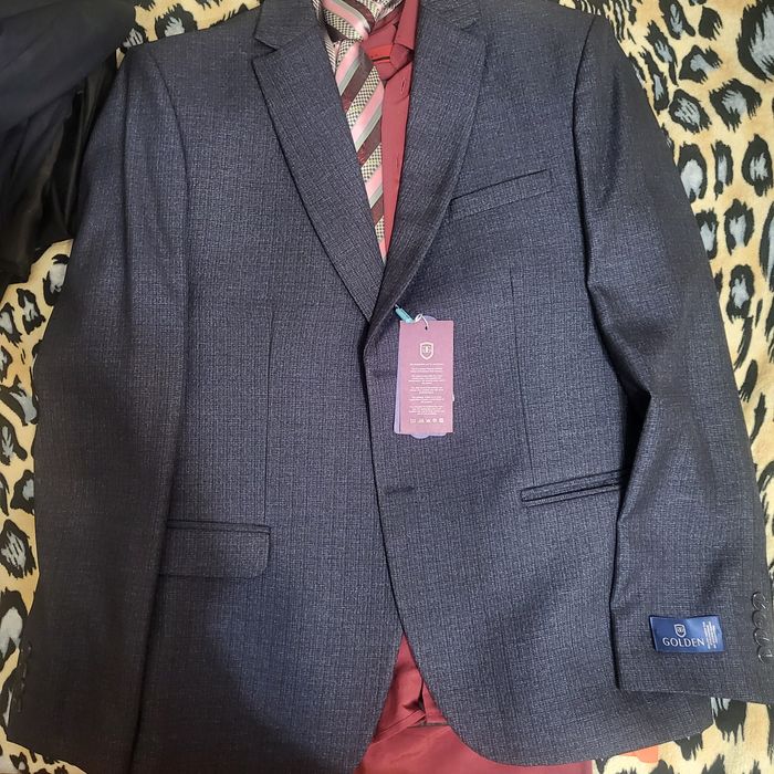 Костюм новый рубашки новые