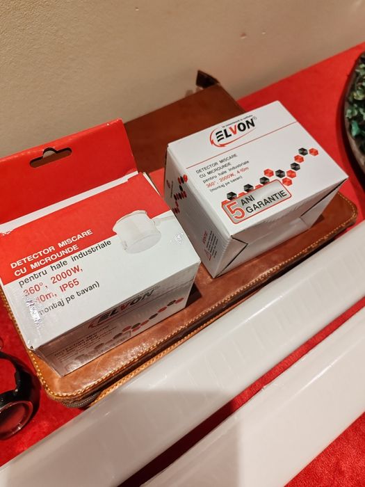 Două neoane  led + doi senzori de miscare