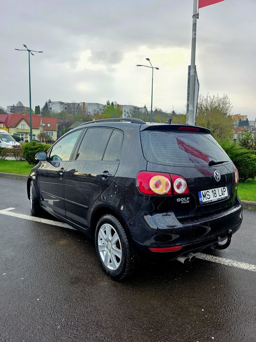 Vand Golf 6 plus 2.0 tdi parchează singura/ senzori parcare/
