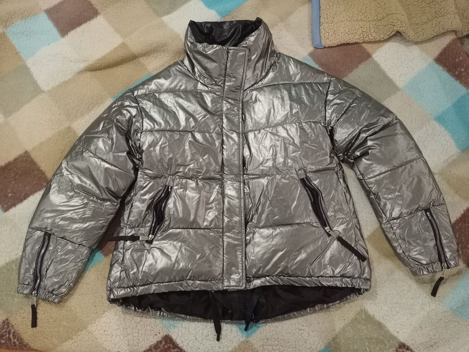 Продам куртку осень весна