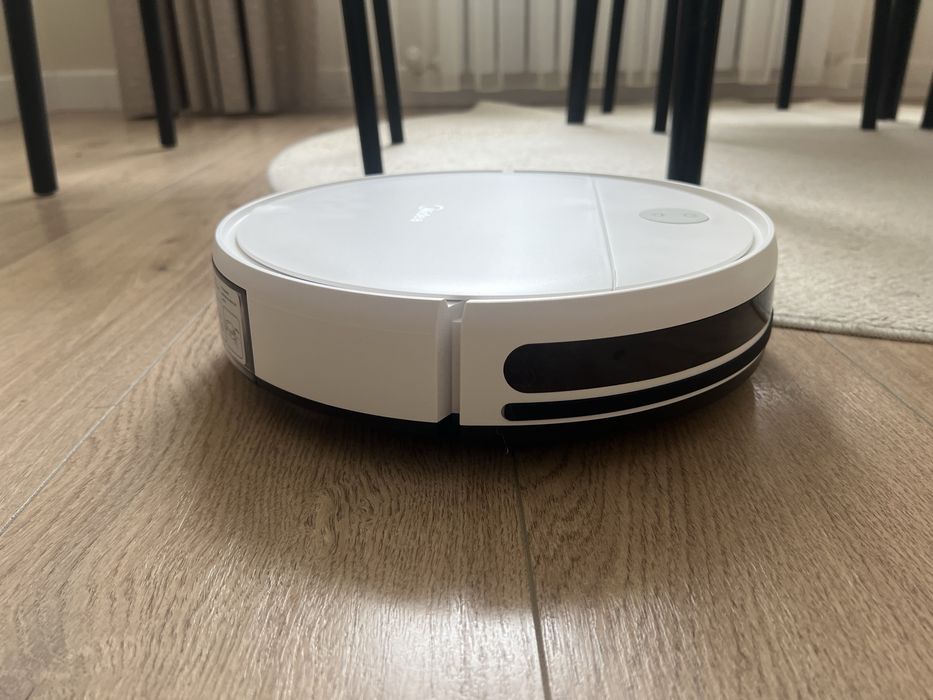 Робот пылесос Midea продам
