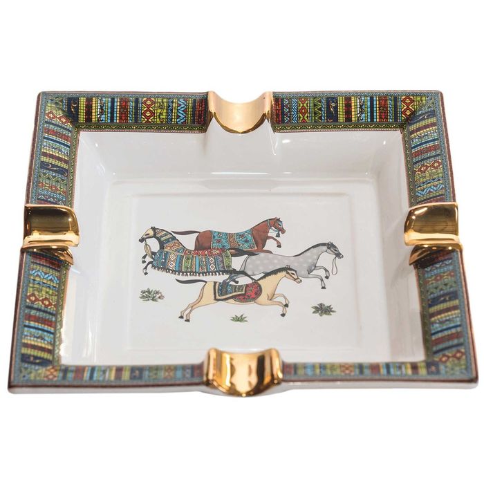 Пепелник от порцелан с коне