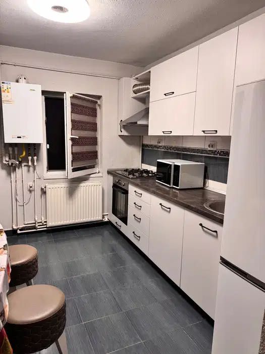 Închiriez apartament 2 camere