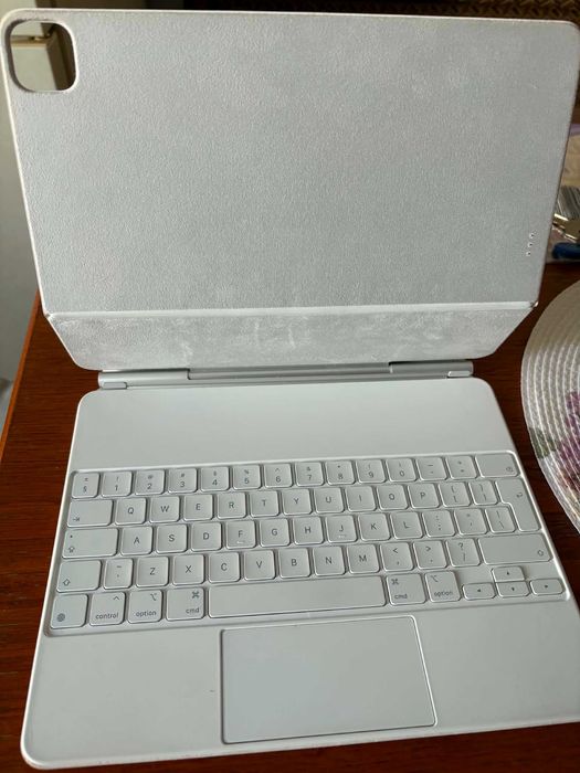 Tastatura Apple Magic pentru iPad Pro 12.9", iPad Pro 11", iPad Air, iPad Air 11", iPad Air 13"