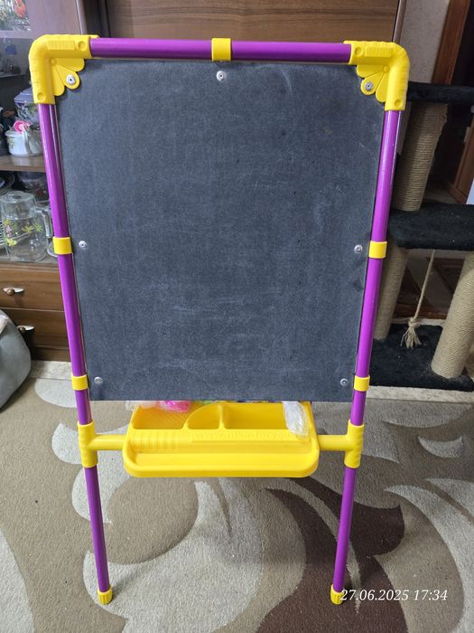 Детский мольберт.