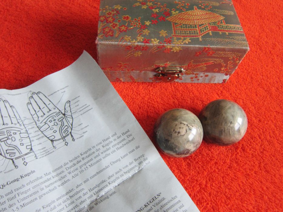 cadou rar Bile QI Gong piatra jad relaxare, masaj, yoga .. China 1960