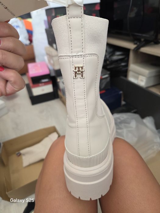 Чисто нови боти!
GUESS-38 номер , 100 лв.
 Tommy Hilfiger-39 номер , 1