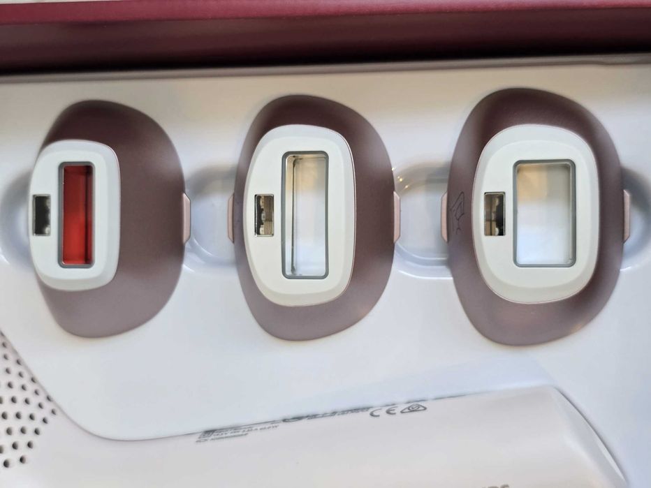 CA NOU: Epilator IPL Philips Lumea Seria 9900 BRI977/00 cu aplicatie SkinAI