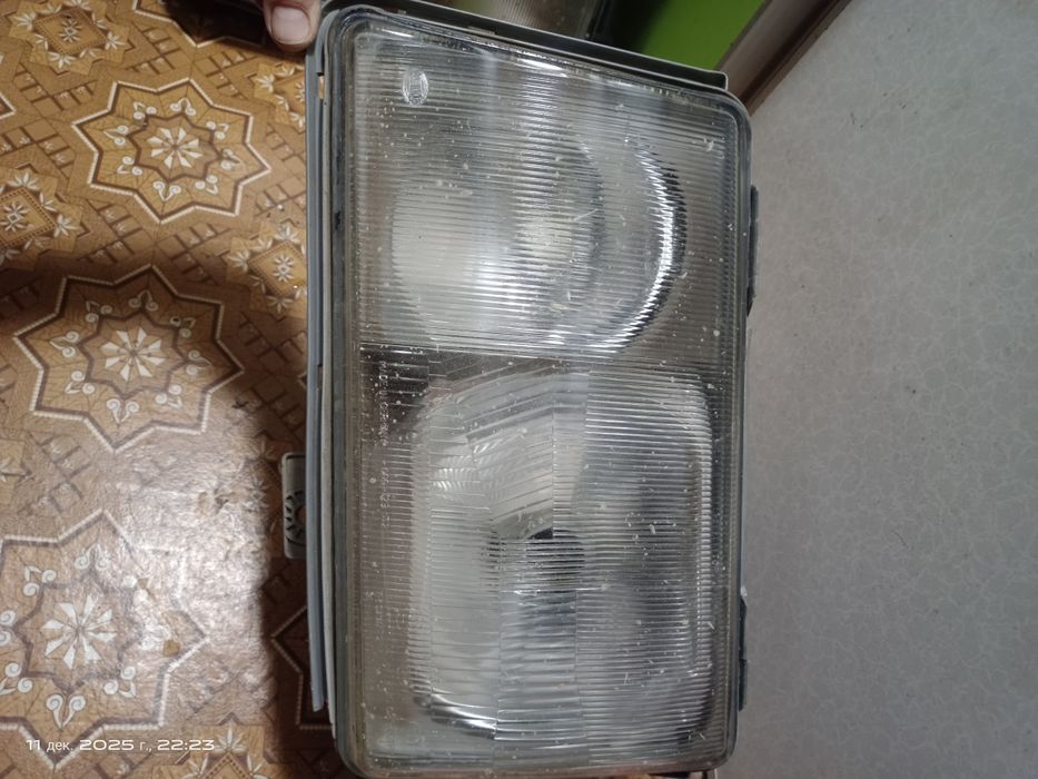 Продам блок фару Mercedes w124 оригинал Hela (левая)