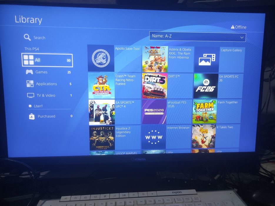 PS4 Pro 1 TB + 2 ta Joystick sotiladi