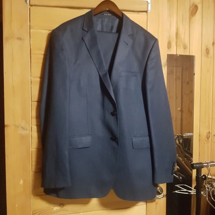 Продам мужские костюмы