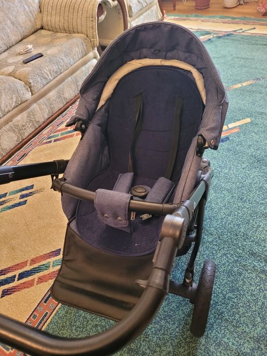 Продам коляску Adamex