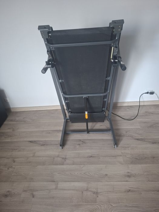 Bandă de alergare si mers