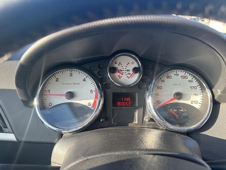 Vând Peugeot 207
