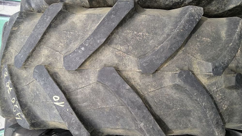 Anvelope agricole, industriale, camioane, remorci si semiremorci.