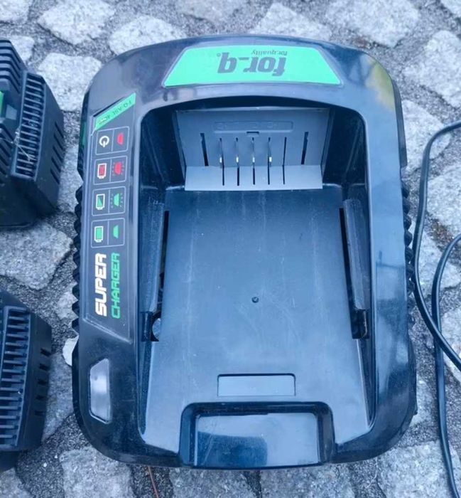 Incărcător de 40V de la brandul For_q,