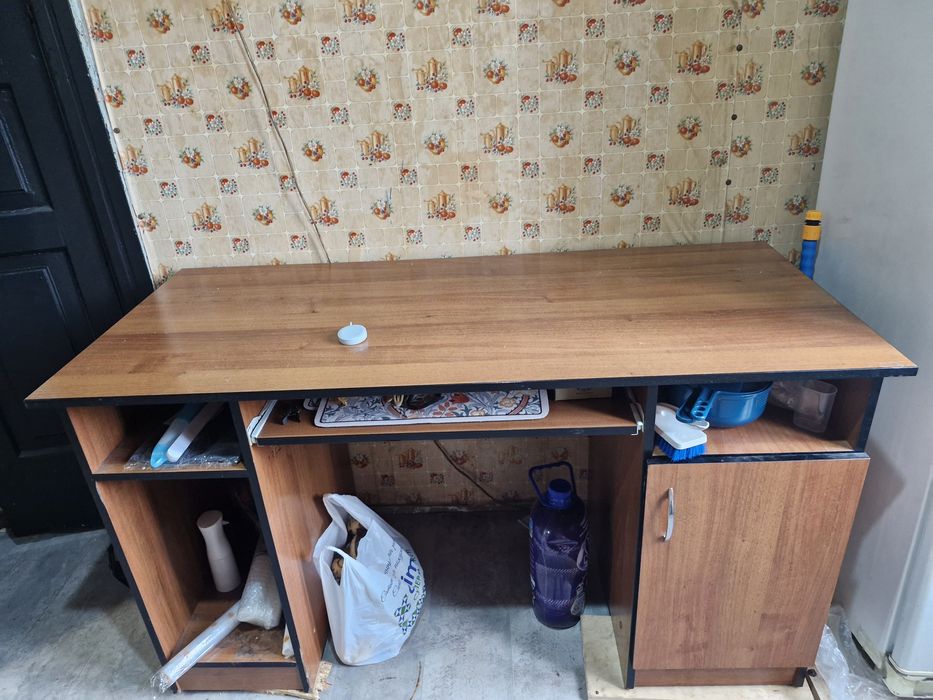 Продам стол офисный