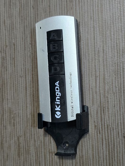 Plafoniera/Lustră decorativă cu sticlă transparentă în formă de floare