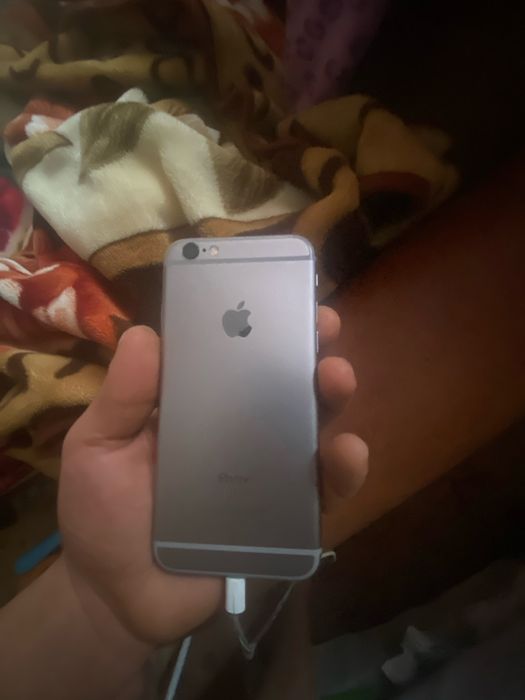 Vand iphone 6s in stare buna