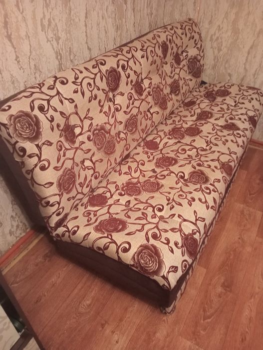 Продам Диван.б/у