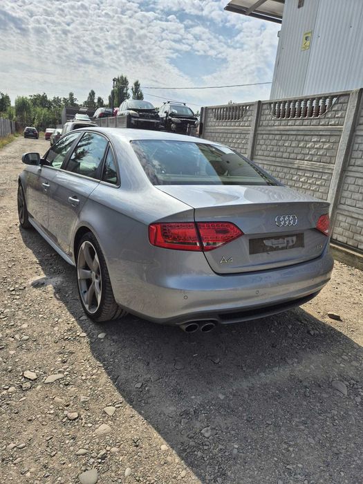 Dezmembram Audi A4 B8 2.0 CAHA bara fata/ capota/ motor / trager