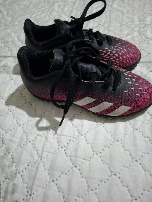 Детски футболни обувки стоножки