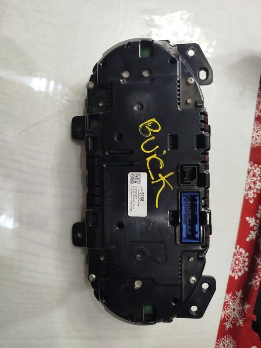 Buick (premier dizayndagi) elektron tablo.