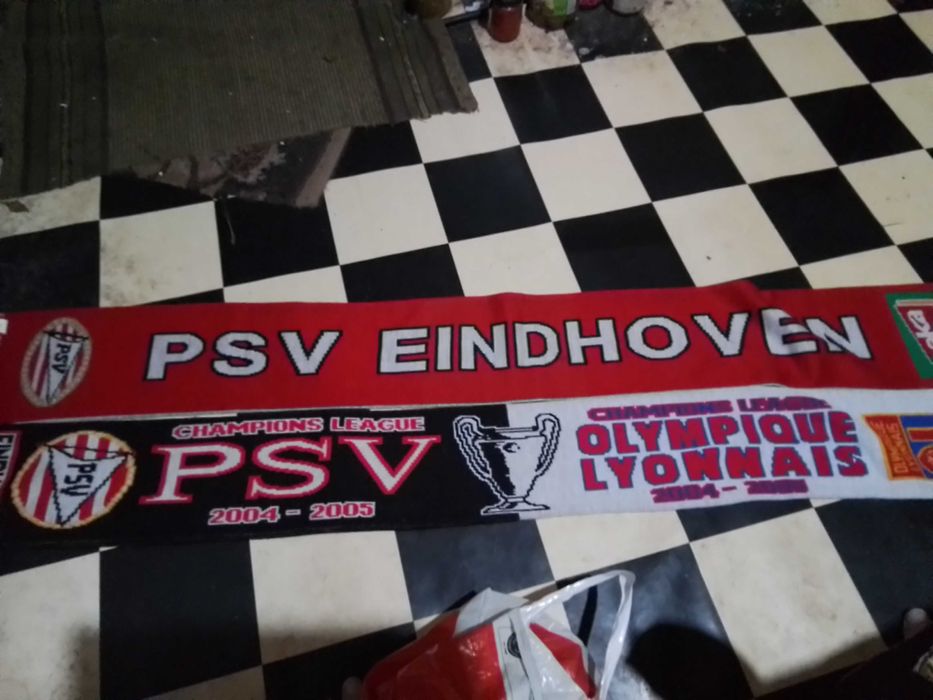 Продавам колекционерски футболни шалове!12 лв.бр.