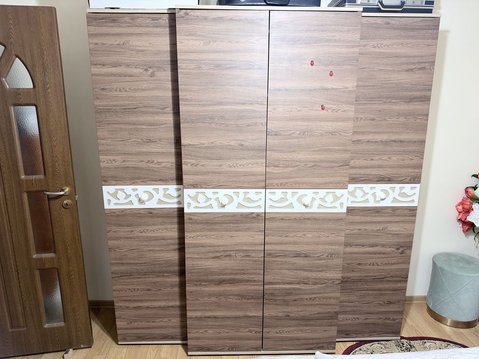 Set Mobilă Dormitor Stejar Sonoma - Dulap 4 Uși, Pat Dublu și 2 Noptiere