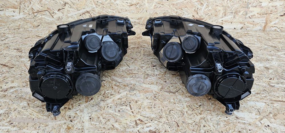 Far/Faruri Golf 7/Passat B7 / Audi A4 B8 Originale Valeo/ HELLA/Audi cu toate Becurile incluse Prețul per Set scris  în cuprinsul anunțului