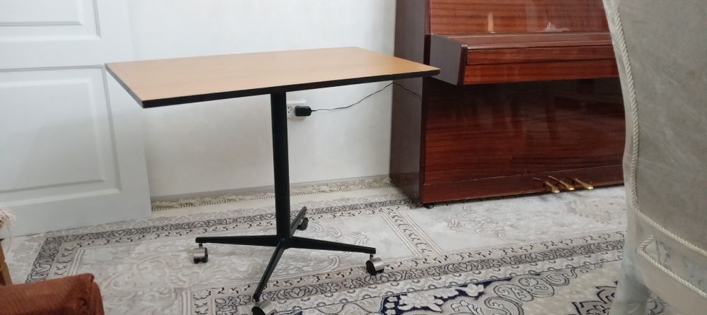 Подставка для телевизора или под музыкальной центр.