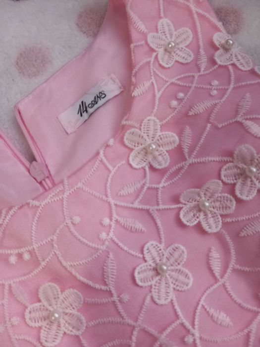 Различни рокли за момичета