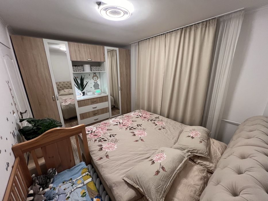 De inchiriat apartament două camere , 55mp ,parter. Toate facilitatile