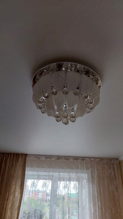 Продам люстру, лампочки диодные