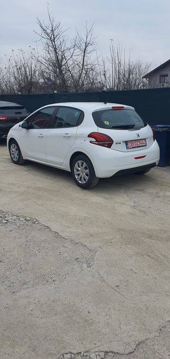 Vând Peugeot 208