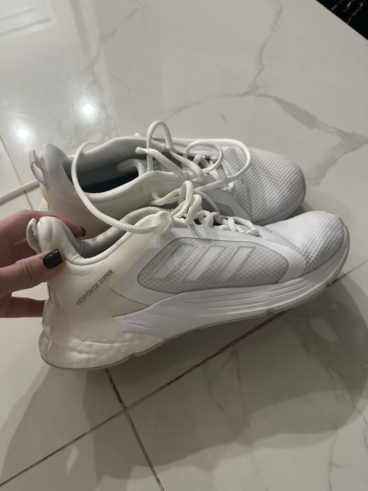 продаю кроссовки