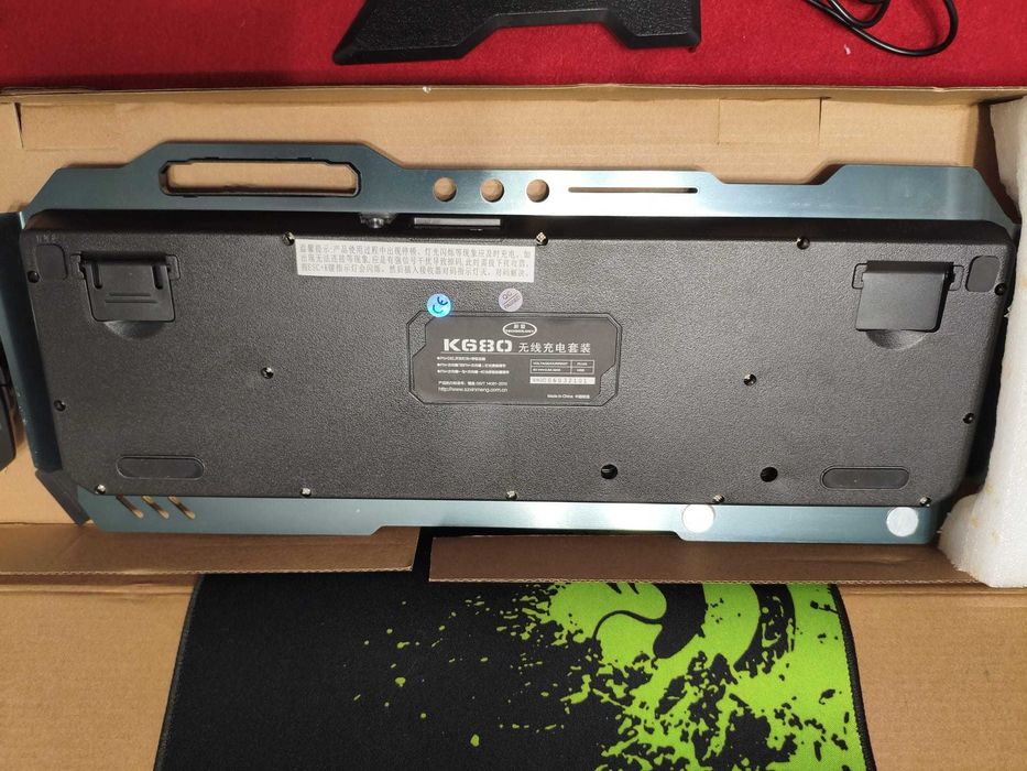 Set Tastatură Mouse GamingMouse pad Wireless,Backlit, Rezistent la Apă