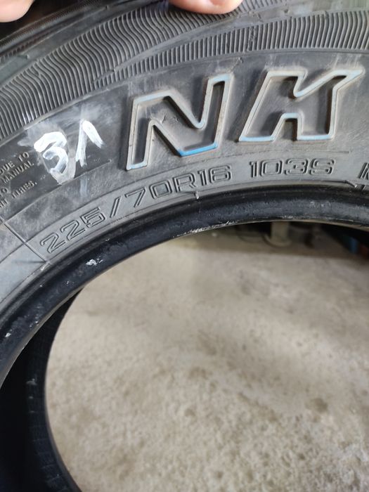 Продам две шины бу Цена 30 000 за 2 шт