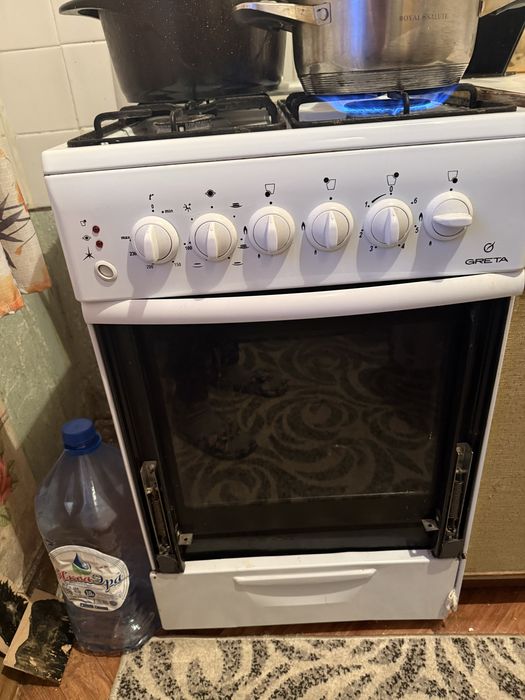 Продам газовую плиту Greta