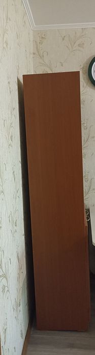 Открытый шкаф с полками