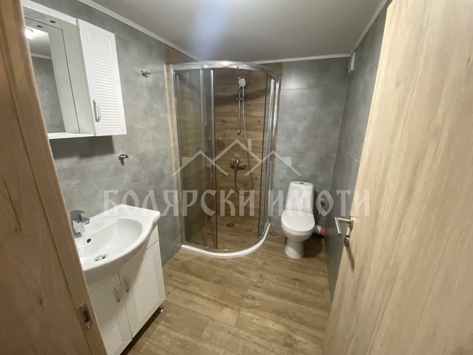 Мансарден Новообзаведен тристаен апартамент