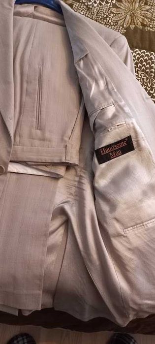 продавам мъжки костюми