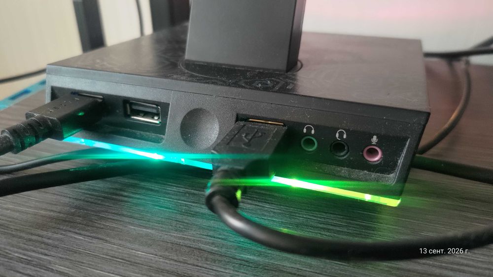 Держатель для наушников с USB портами