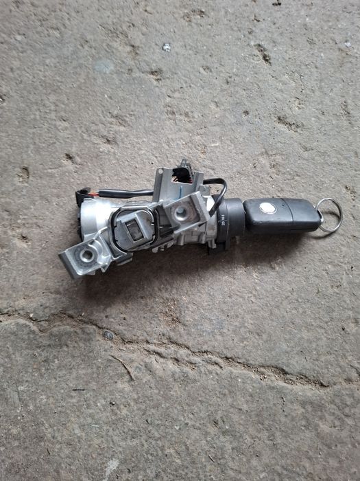 Contact cu cheie vw golf 5