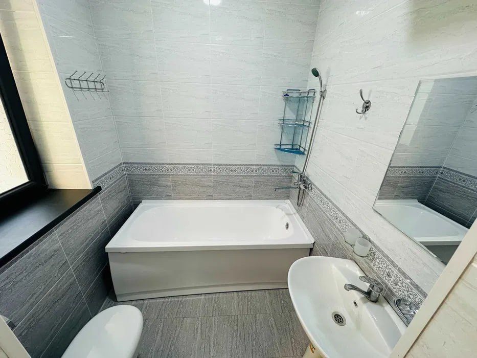 Дом. 4 ком., 2 этажа.. Участок 1,5 сот. Сергели, Хонобад. Метро 1,5 км