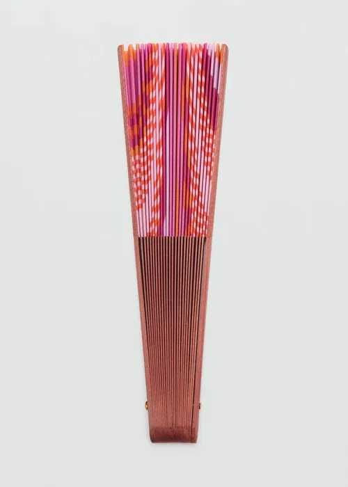 Mango. Испанский деревянный веер