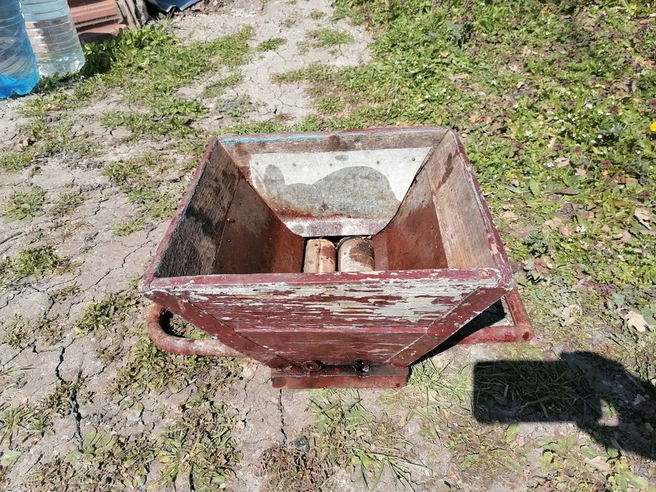 Ретро Машина за грозде. Цена в Евро