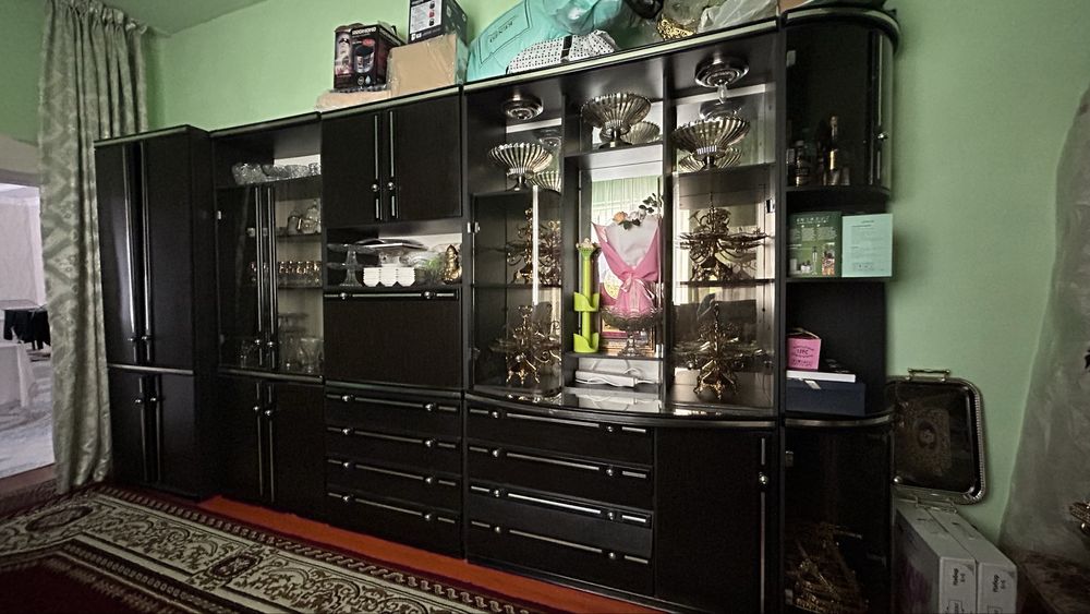 Проадется стенка для зала