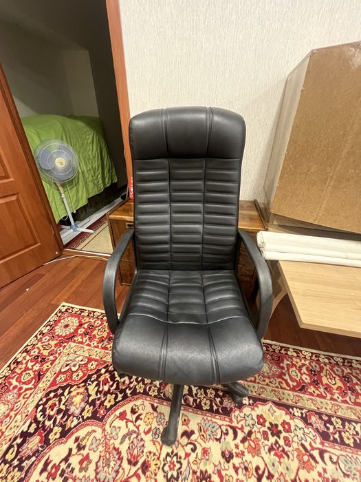 Продаются офисные кресла