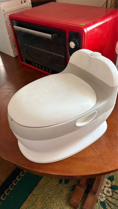 Горшок в отличном состоянии белый